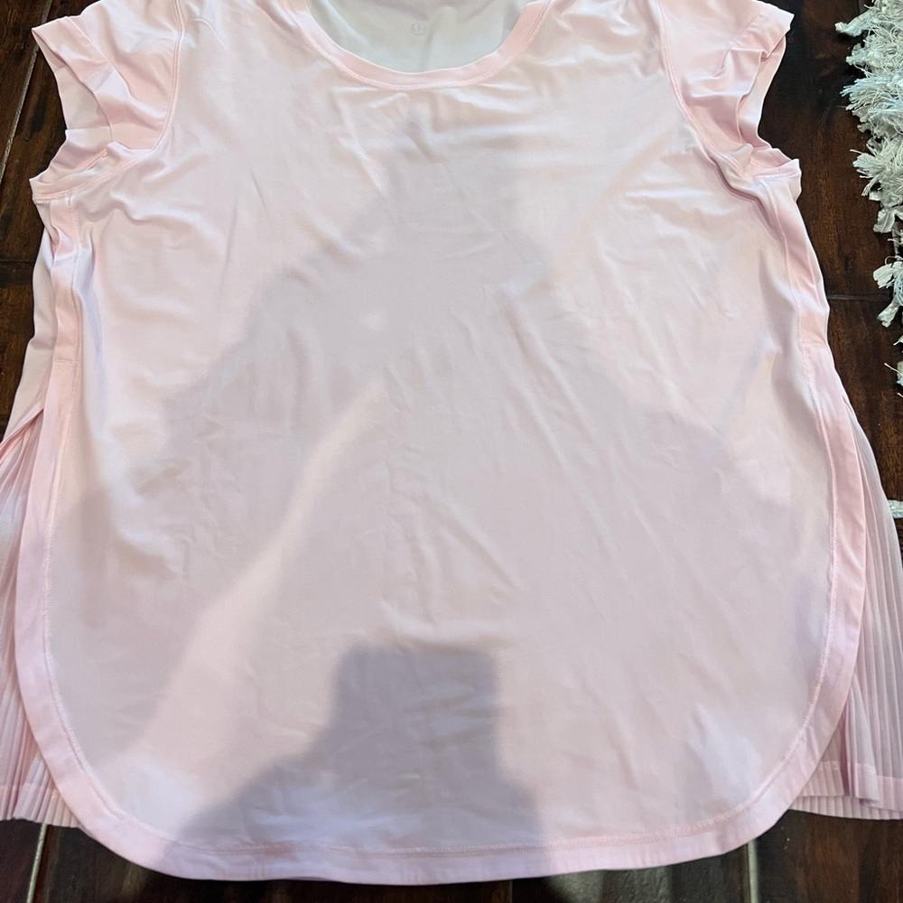 Lululemon pink tee